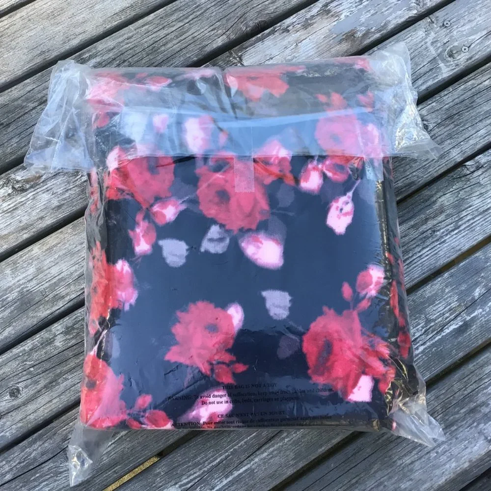 Victoria’s Secret Bold Black & Crimson Floral Sherpa Throw Blanket *RARE*